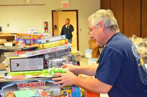 John O’Neil, president of United Steelworkers Local 264, sorts toys donated to Operation Christmas Solidarity.